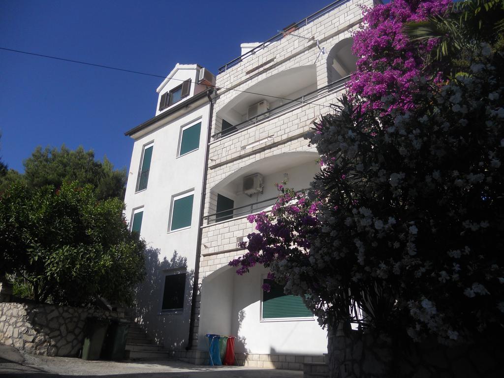 Yvonne Apartment