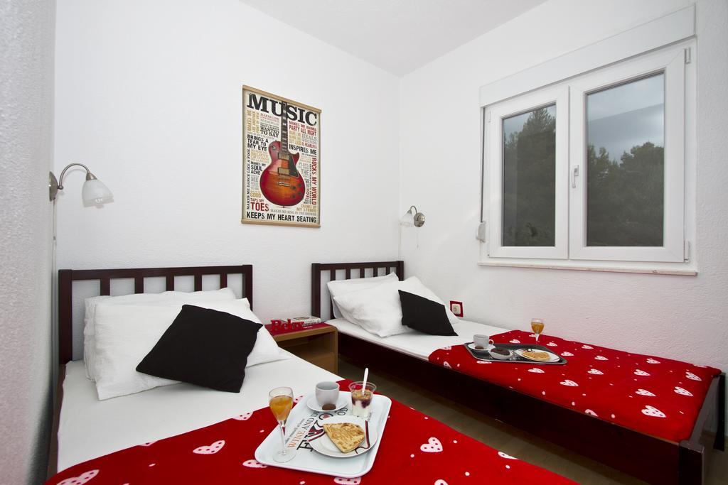 Yvonne Apartment