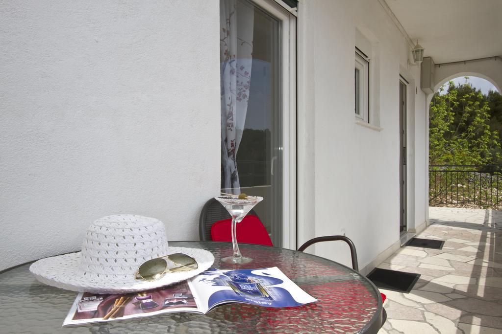 Yvonne Apartment